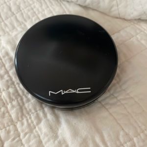 M.A.C  A Medley of Mauves Quad Eyeshadow Palette